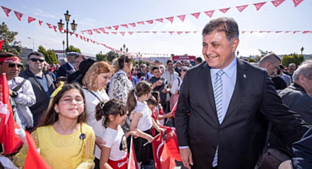 İzmir Büyükşehir Belediye Başkanı Tugay: Samsun'da Kortej Yürüyüşü ve Törende