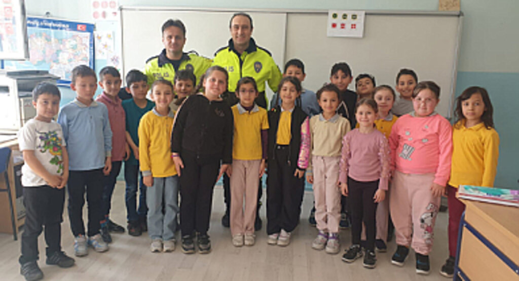 Ladik'te Öğrenci ve Vatandaşlara Trafik Eğitimi Verildi