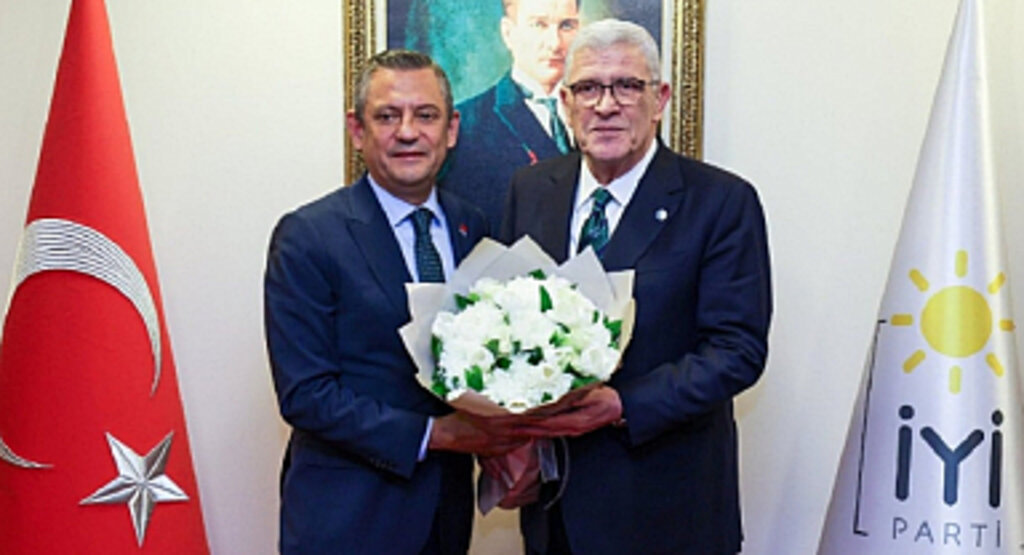 Özgür Özel Müsavat Dervişoğlu ile Görüştü
