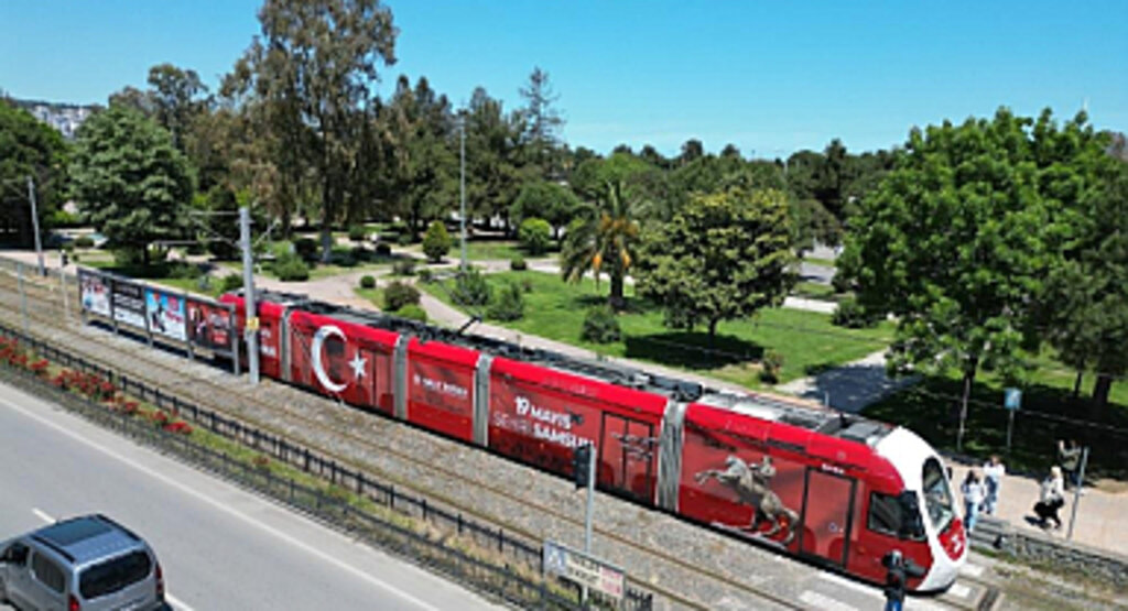 Samsun Tramvayları 19 Mayıs'a Özel Giyindi