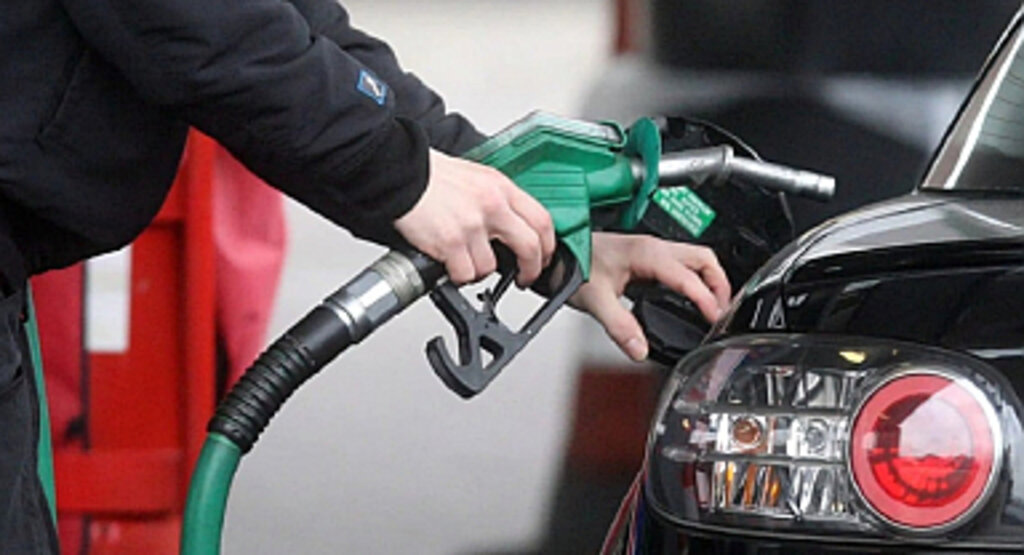 Benzin ve Motorine Büyük İndirim Geliyor