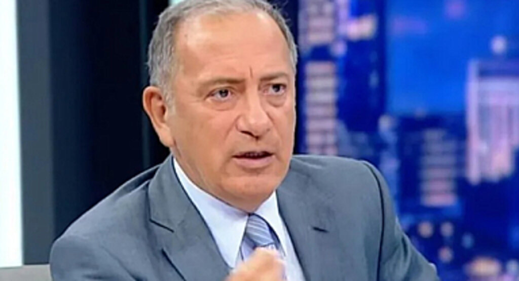 Gazeteci Fatih Altaylı'ya Kaldırımda Motosiklet Çarptı