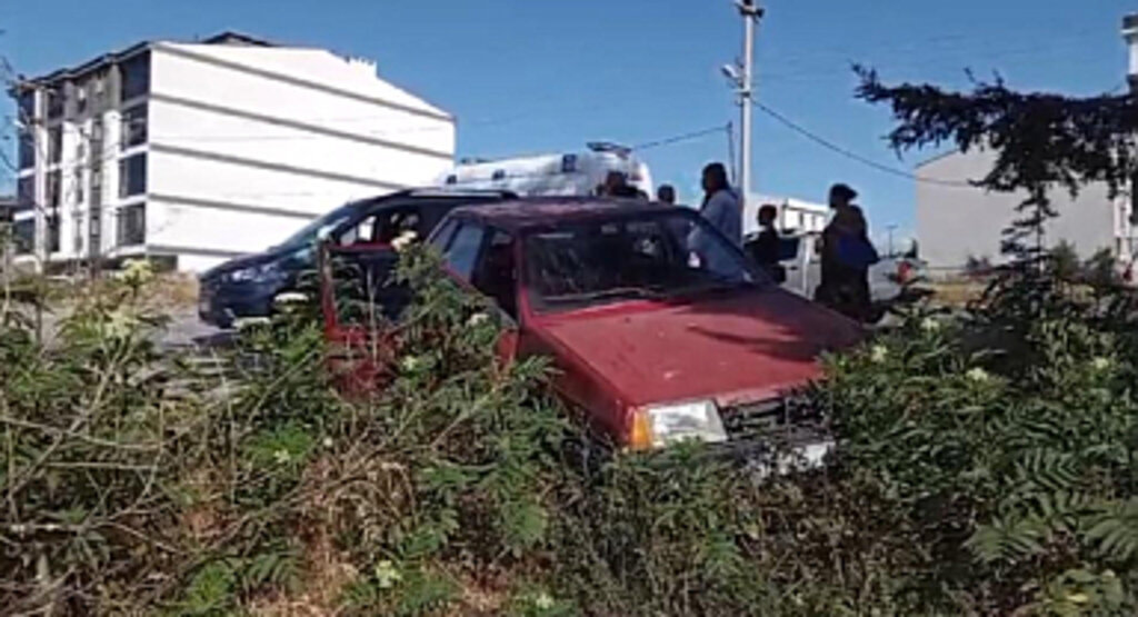Hafif Ticari Araç Otomobile Çarptı, 1 Yaralı