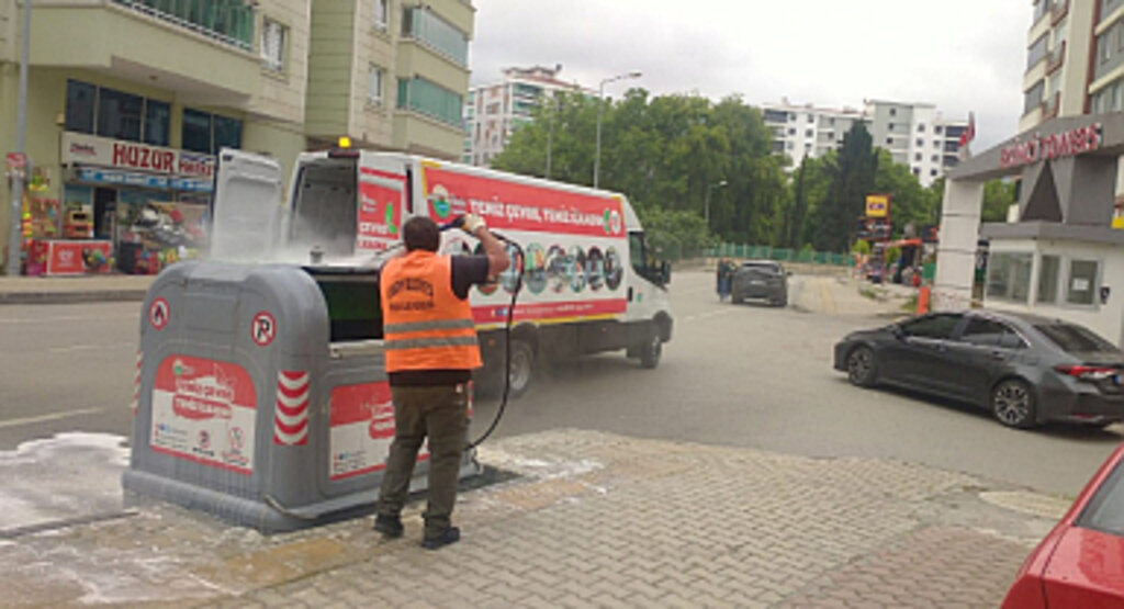 İlkadım Belediyesi Temizlik Çalışmalarına Hız Kesmeden Devam Ediyor