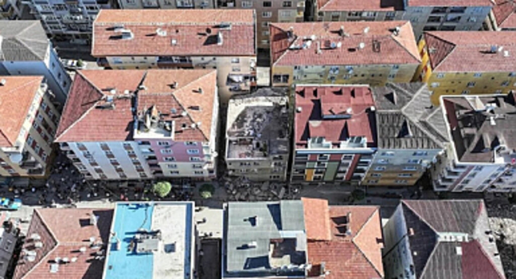 Kendiliğinden Çöken Binalar Korkutuyor