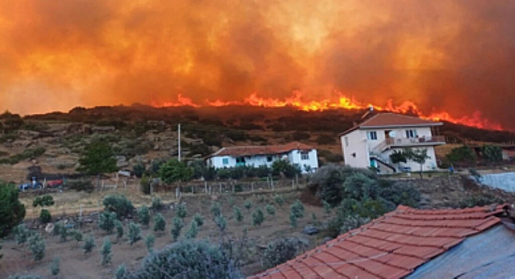 Manisa ve Uşak'ta Orman Yangını! Tahliye Ediliyorlar...