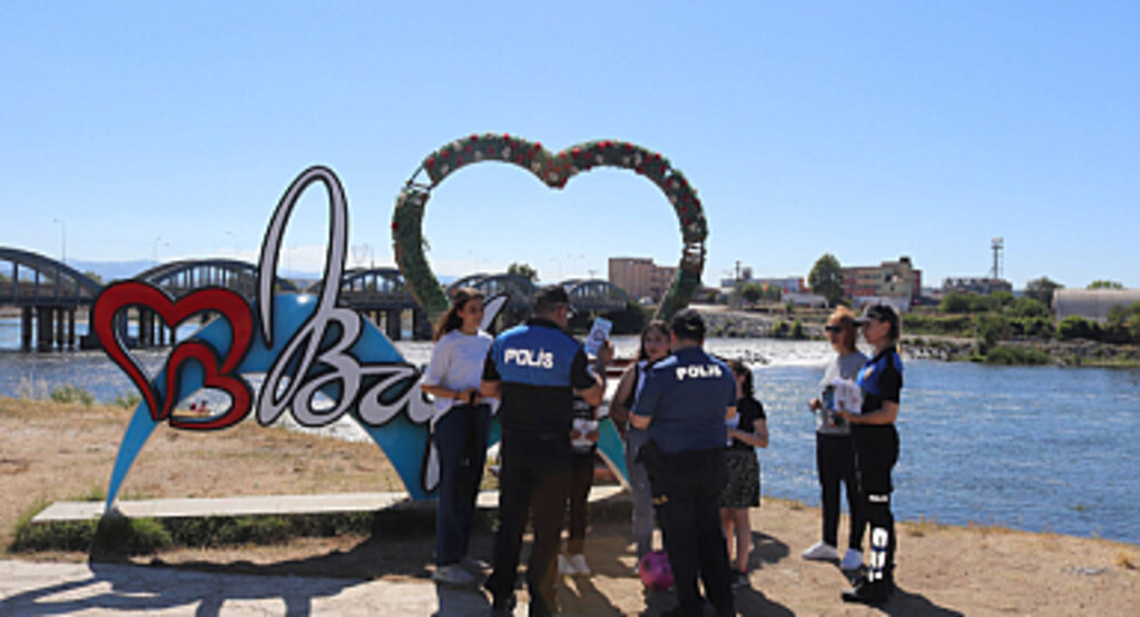 Samsun'da Boğulma Vakalarına Karşı Polis Bilgilendirme Yaptı