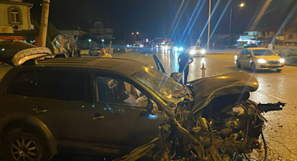 Samsun'da cip beton direğe çarptı: 2 yaralı