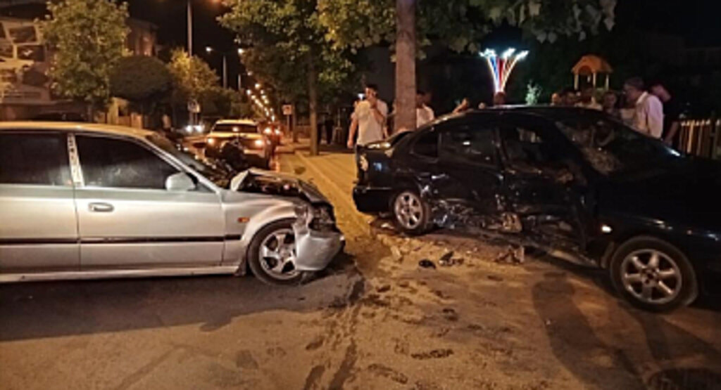 Samsun'da İki Otomobil Çarpıştı: 2 Yaralı