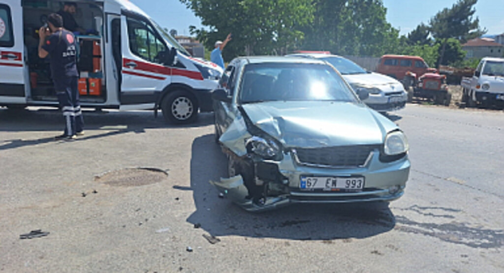 Samsun’da İki Otomobil Çarpıştı: 4 Yaralı