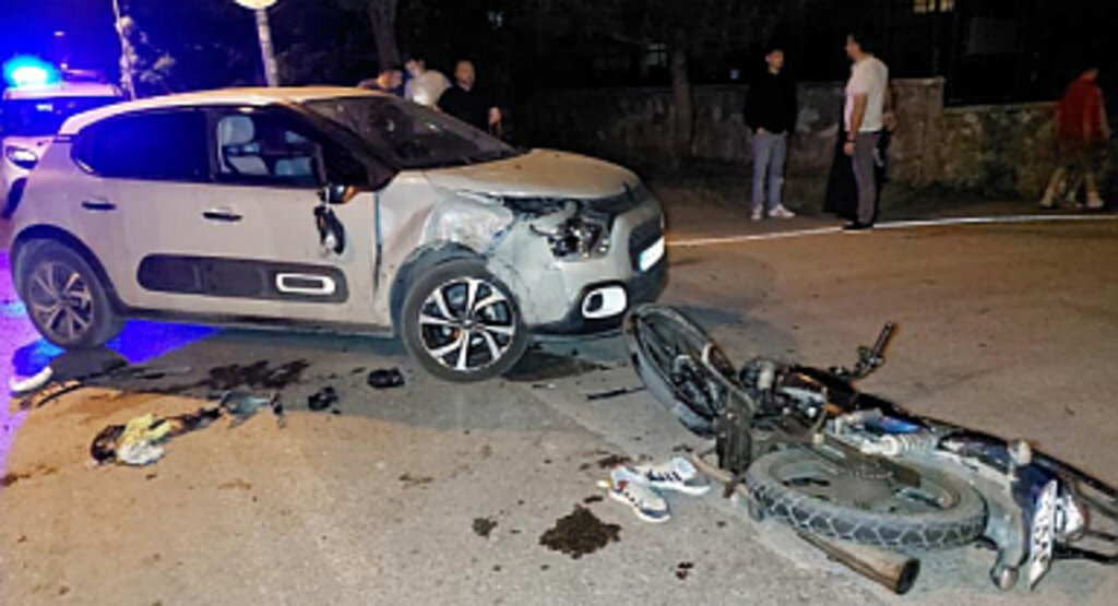 Samsun'da Motosiklet ile Otomobil Çarpıştı