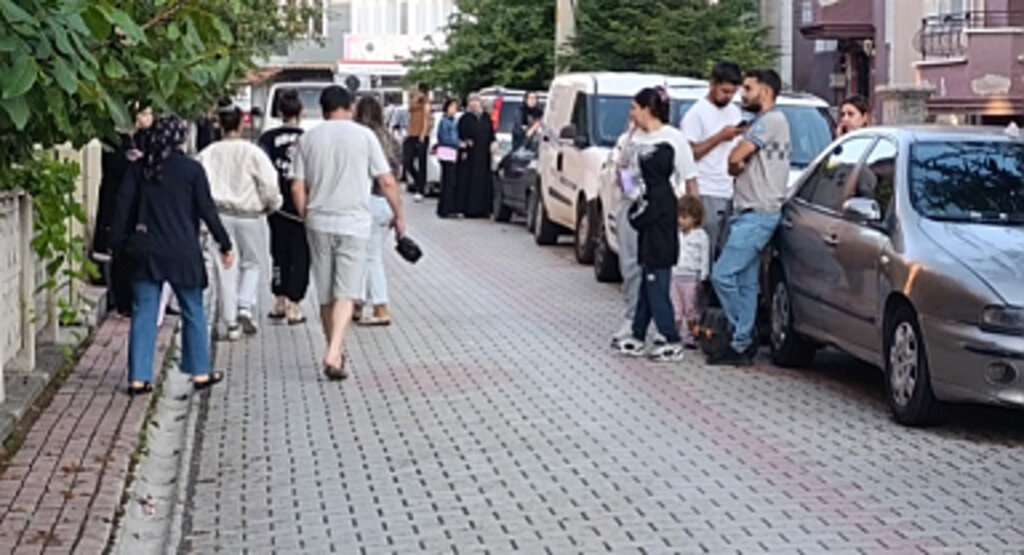 Afyonkarahisar'da 4,4 Büyüklüğünde Deprem Korkuttu