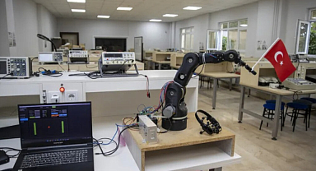 ALS Hastaları İçin Yapay Zeka Destekli Robot Kol Geliştirildi