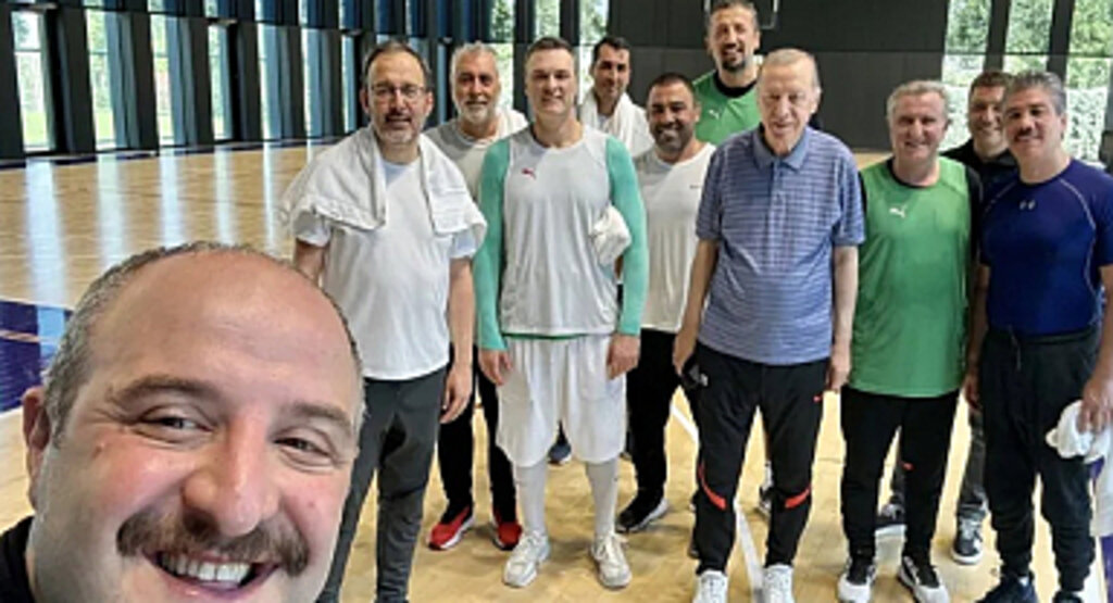 Cumhurbaşkanı Erdoğan Basketbol Sahasında