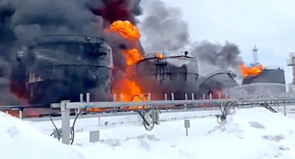 Ukrayna, Rusya'nın Kursk Bölgesindeki Petrol Deposunu Vurdu