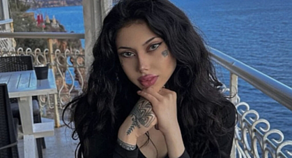 Fuhuş Dahil 29 Suç Kaydı Olan Kadın Peygambere Hakaretten Tutuklandı