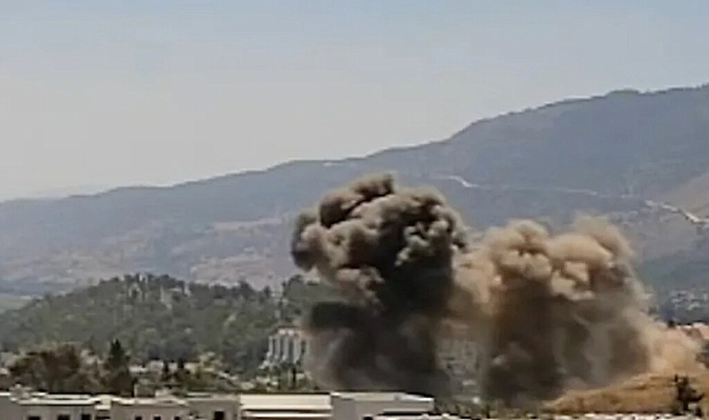 Hizbullah, İsrail'in Kuzeyindeki Askeri Hedeflere Saldırdı