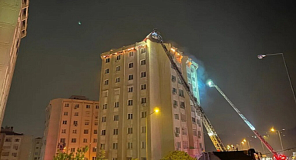 İzmir Yamanlar'da Yangın Felaketi: Evler Yandı, Tahliyeler Sürüyor