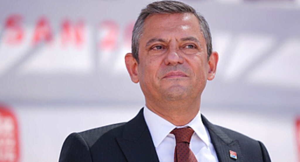 Özgür Özel'in Ayağı Kırıldı: TBMM Toplantısına Katılacak Mı?