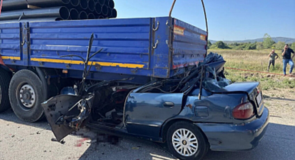 Sakarya'da Feci Kaza: Genç Sürücü Hayatını Kaybetti