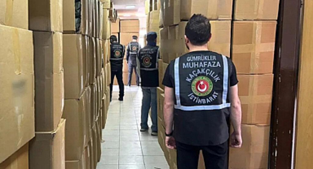 Taşucu ve Çeşme Limanlarında 2 Milyona Yakın Uyuşturucu Hap Ele Geçirildi