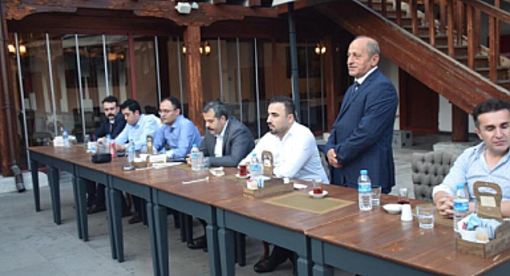 Vezirköprü'de Emniyet Müdürüne Veda Yemeği