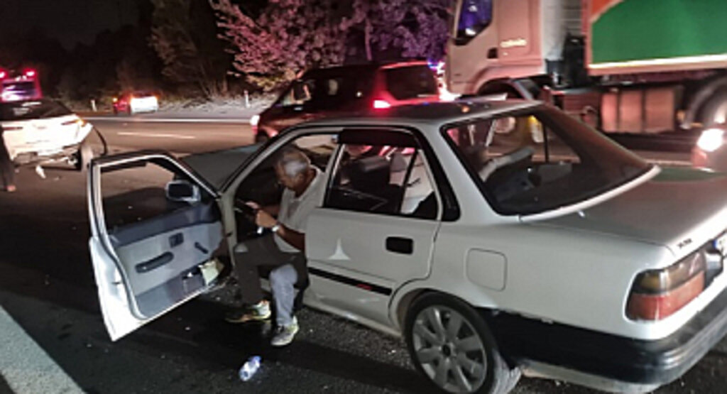 Düzce'de Ciple Otomobilin Çarpıştığı Kazada 3 Kişi Yaralandı