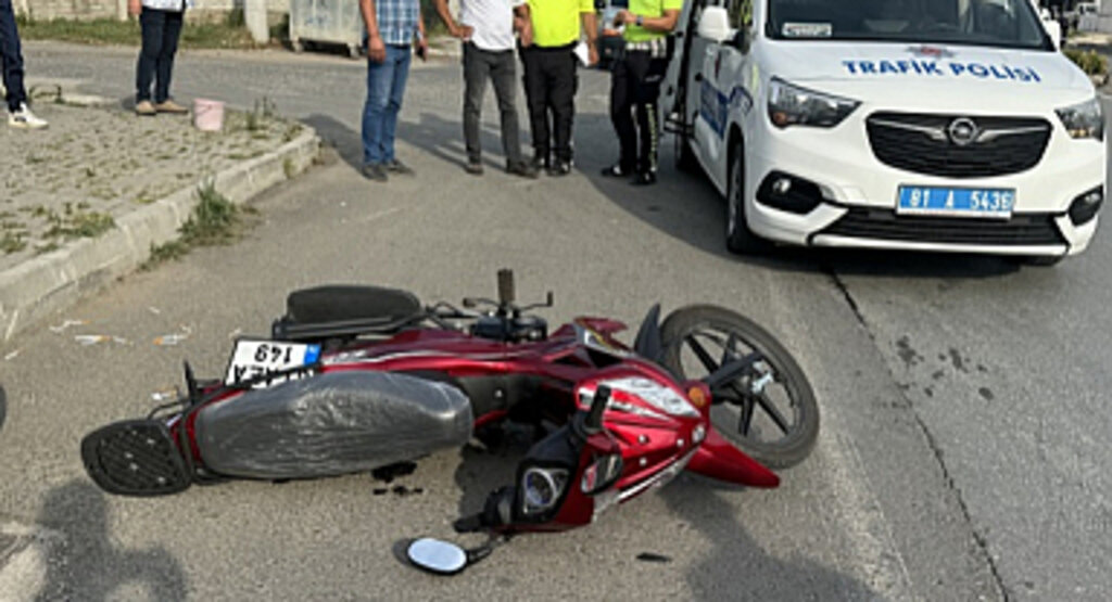 Düzce'de Motosiklet Kazası: İki Sürücü Ağır Yaralı