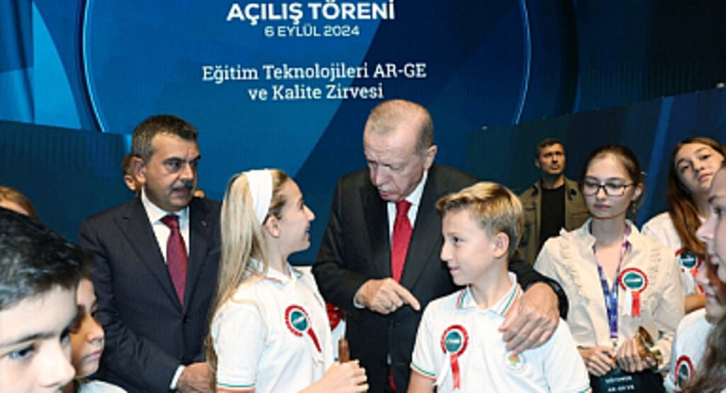 Erdoğan: Sosyal Medya Gençlerimizi Zehirliyor