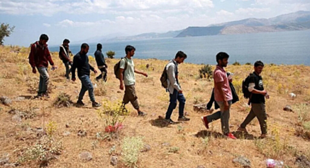 İran, Düzensiz Göçmenleri Sınır Dışı Edeceğini Açıkladı