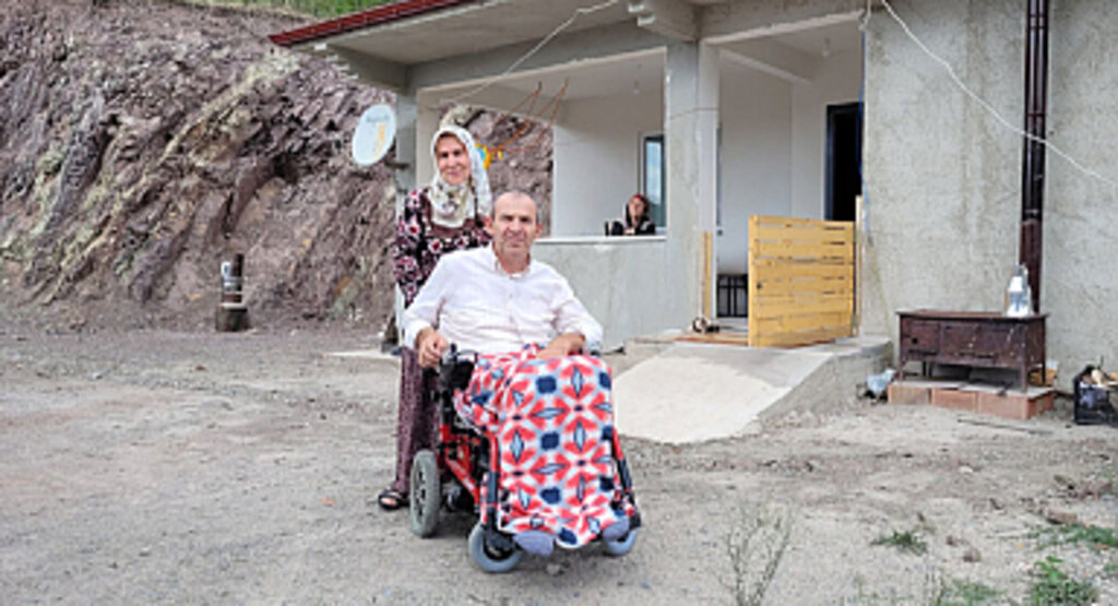 MS Hastası Eşine 10 Yıldır Sevgiyle Bakım Sağlıyor