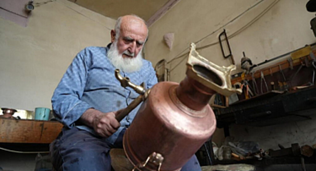 81 Yaşındaki Ustanın Bakır Semaverleri Yurt Dışına Satılıyor