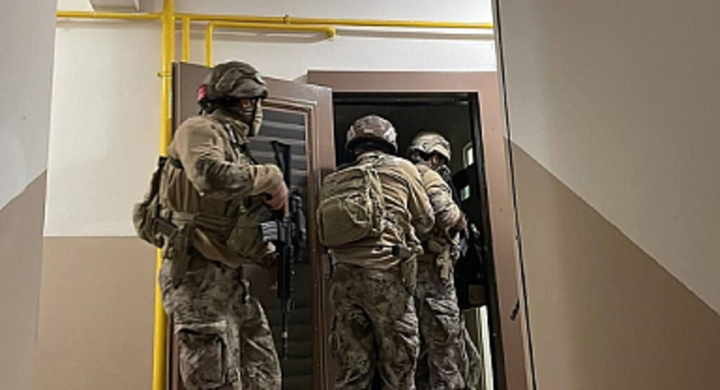 İzmir Merkezli DEAŞ Operasyonu: 77 Şüpheli Gözaltında