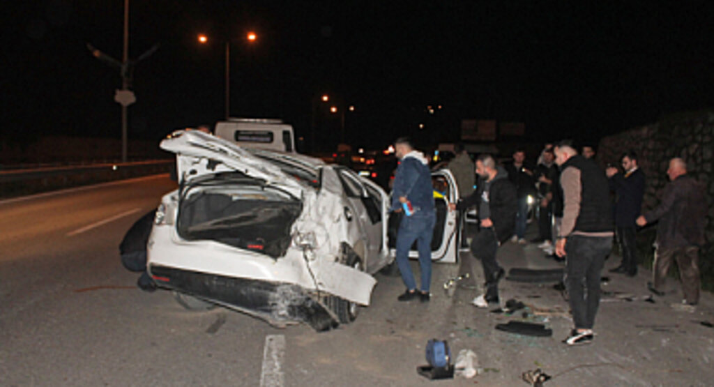 Samsun'da Otomobil Duvara Çarptı: Sürücü Yaralandı