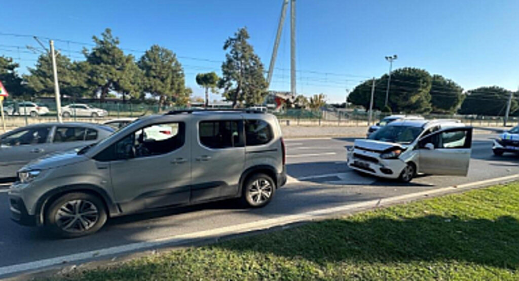 Samsun'da Ticari Araçlar Çarpıştı: 1 Yaralı