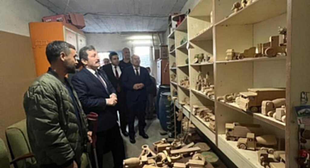Vali Orhan Tavlı'dan Ahşap Oyuncak Üreten Çifte Destek