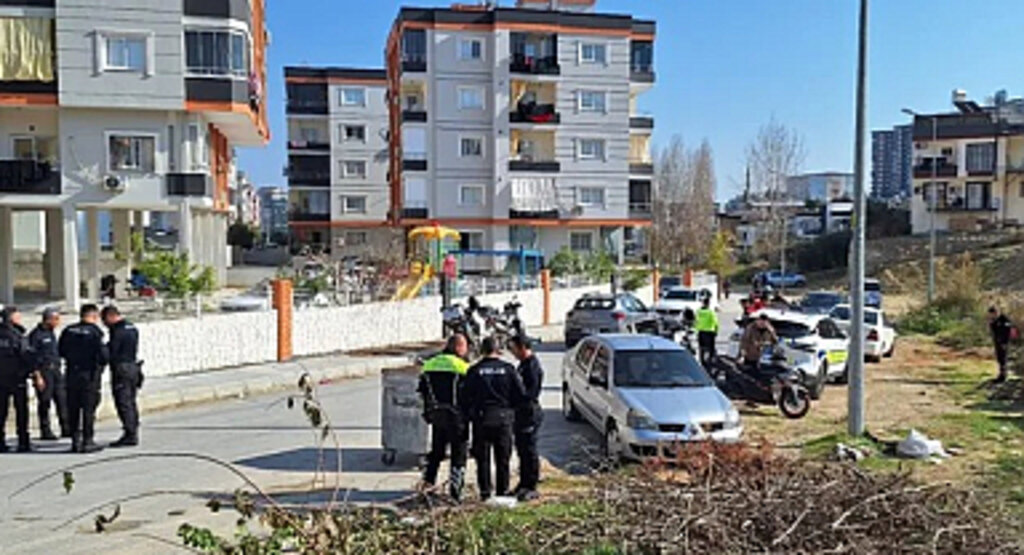Aile Trajedisi: Polis Memuru 5 Kişiyi Öldürdü