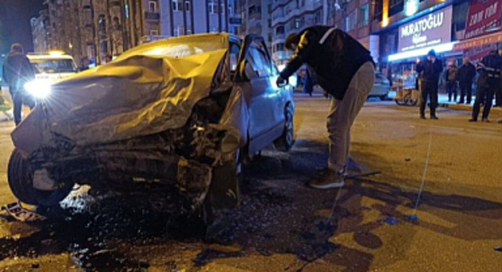 Samsun’da İki Otomobil Çarpıştı: 3 Yaralı