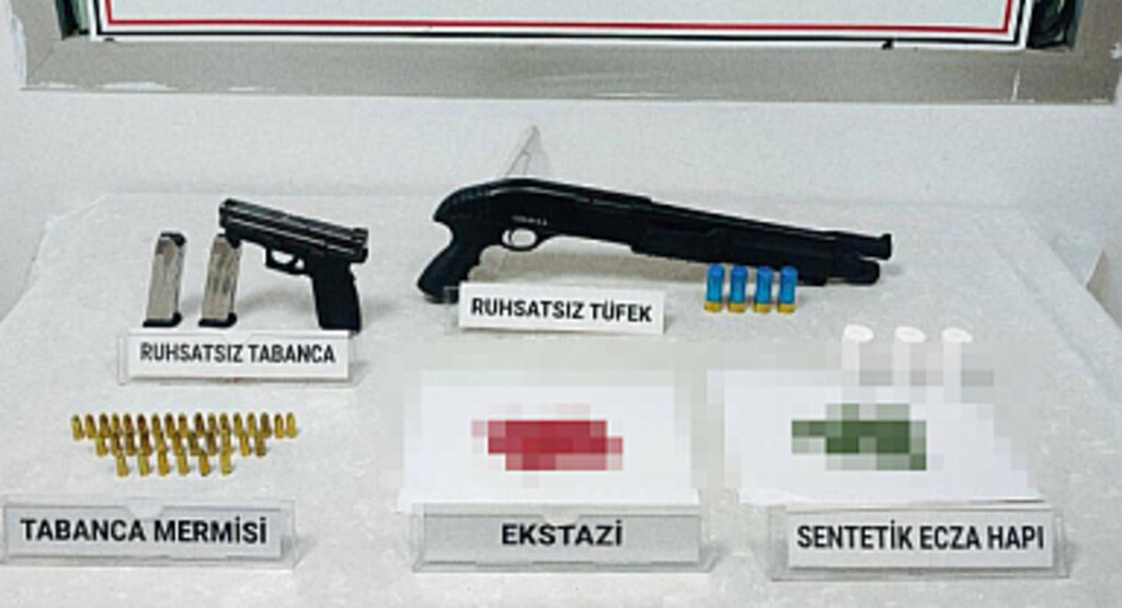Çarşamba'da Uyuşturucu ve Silah Ele Geçirildi