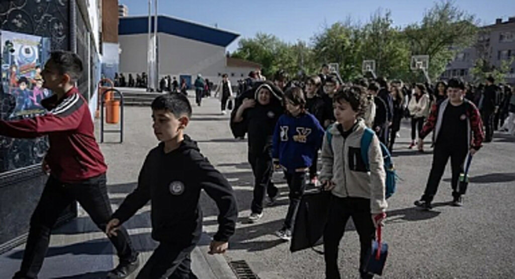 Okullarda İkinci Dönem Başlıyor: İlk Ders Zili Çalıyor
