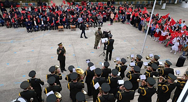 Bafra’da 105 Öğrenciye Askeri Bandodan 23 Nisan Konseri