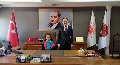 Vezirköprü'de 23 Nisan’da Protokol Koltuklarında Çocuklar Vardı