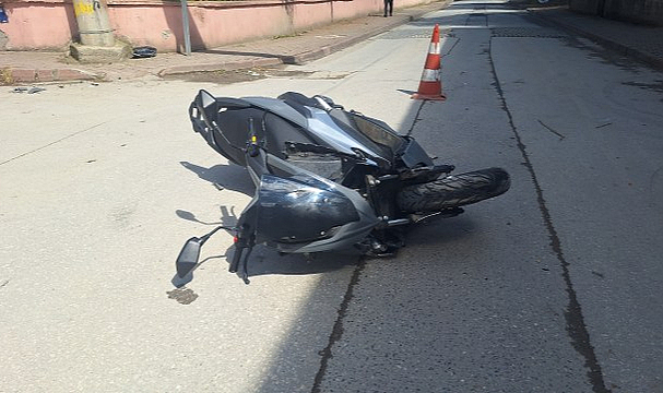Bafra'da Otomobil ile Motosiklet Çarpıştı: 1 Yaralı