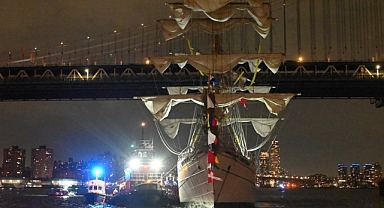Meksika Gemisi Brooklyn Köprüsü’ne Çarptı: 2 Ölü