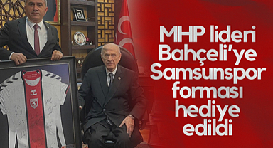 MHP Lideri Devlet Bahçeli'ye Samsunspor Forması Hediye Edildi