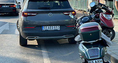 Samsun'da Açılan Araç Kapısına Çarpan Motosiklet Sürücüsü Yaralandı