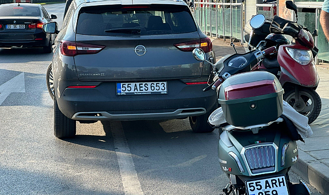 Samsun'da Açılan Araç Kapısına Çarpan Motosiklet Sürücüsü Yaralandı