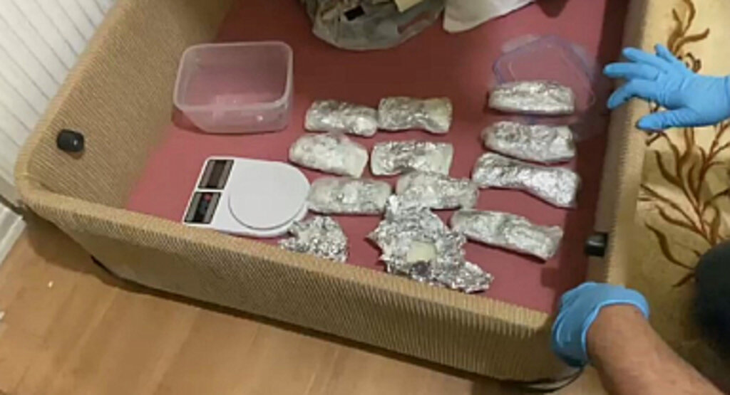 Samsun'da Polis Baza Altında 1,3 Kilo Metamfetamin Buldu