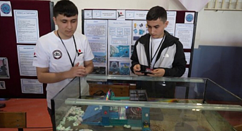 Samsunlu Lise Öğrencileri Denizi Temizleyen Tekne Yaptı