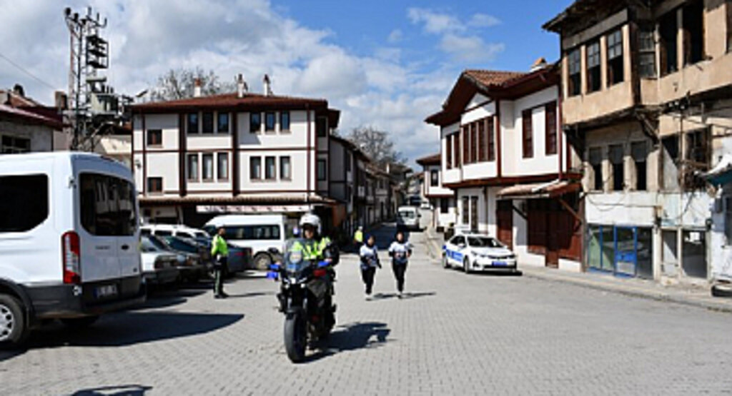 Vezirköprü’de Liseler Arası Kros Yarışı Nefes Kesti